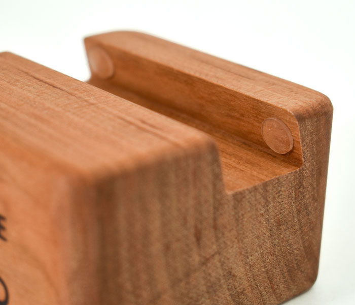GRACE OF WOOD(グレースオブウッド)オリジナル木製スマホスタンド シリコン素材の滑り止めはスマホを安定