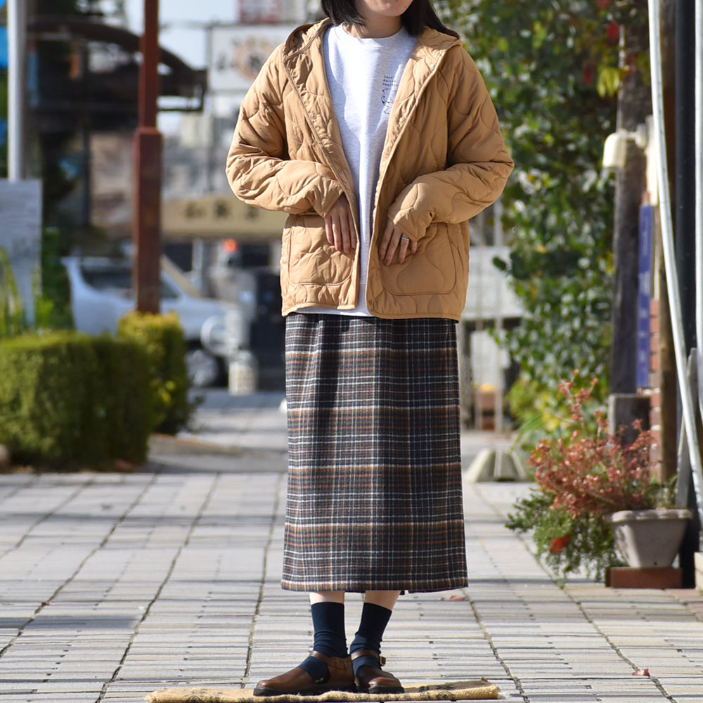 ケレン(KELEN) CHECK STRAIGHT SKIRT -TOOGO- チェックIラインスカート タイトスカート LKL22FSK3 を使った ブラウン系でまとめた大人カジュアルレディース冬コーデ