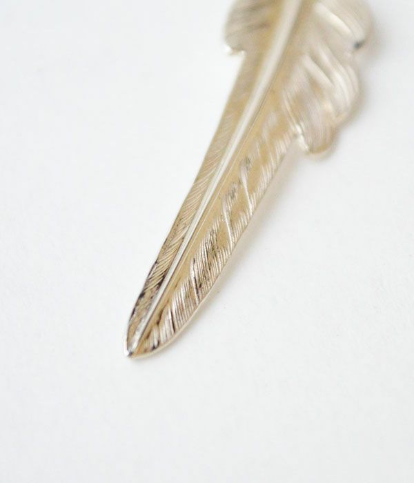 ラリースミス (LARRY SMITH) KAZEKIRI FEATHER PENDANT No.28, SMALL,LEFT RIGHT カゼキリ フェザー Sサイズ 風斬りフェザー 風切りフェザー EFNL-0028 の通販ならトップジミー