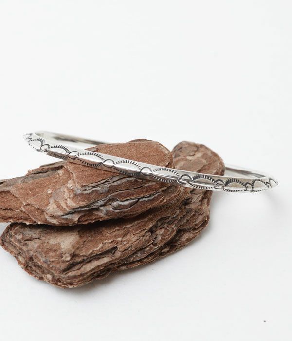 ラリースミス(LARRY SMITH) MEN'S EXTRA THIN TRIANGLE BRACELET -LEAF- バングル シルバーアクセサリーBR-0123