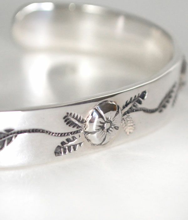 週末限定セールLARRYSMITH LOVE HANDS BRACELET 丸っこい