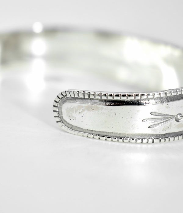 ラリースミス (LARRY SMITH) THUNDERBIRD STAMPED BRACELET バングル シルバーアクセサリー BR-0103