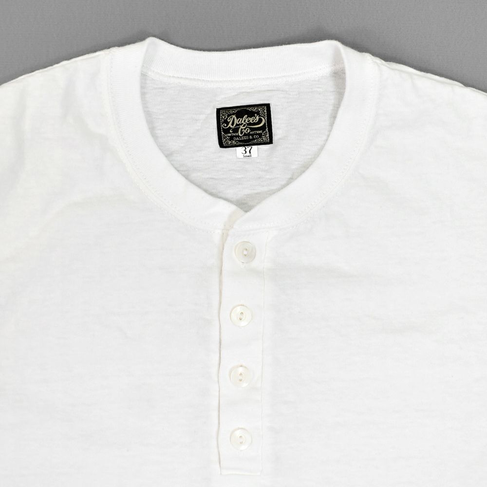 ダリーズ (DALEE'S&Co)<br> Spinner [1920s HENLEY NECK]<br> 半袖ヘンリーネックTシャツ<br> WHITE / DOPE.BLK / GRY.WASH