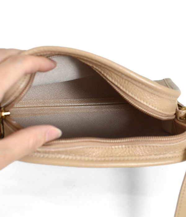 イルビゾンテ (IL BISONTE) クロスボディバッグ　限定カラー レザーショルダーバッグ 54232-3-07111 54232307111