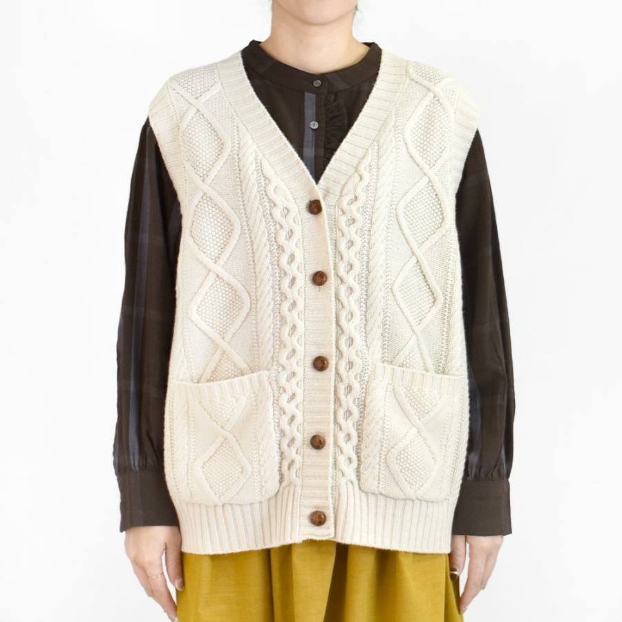 ダナファヌル (DANA FANEUIL) ラムナイロンニットベスト ケーブル編みニット D2523401