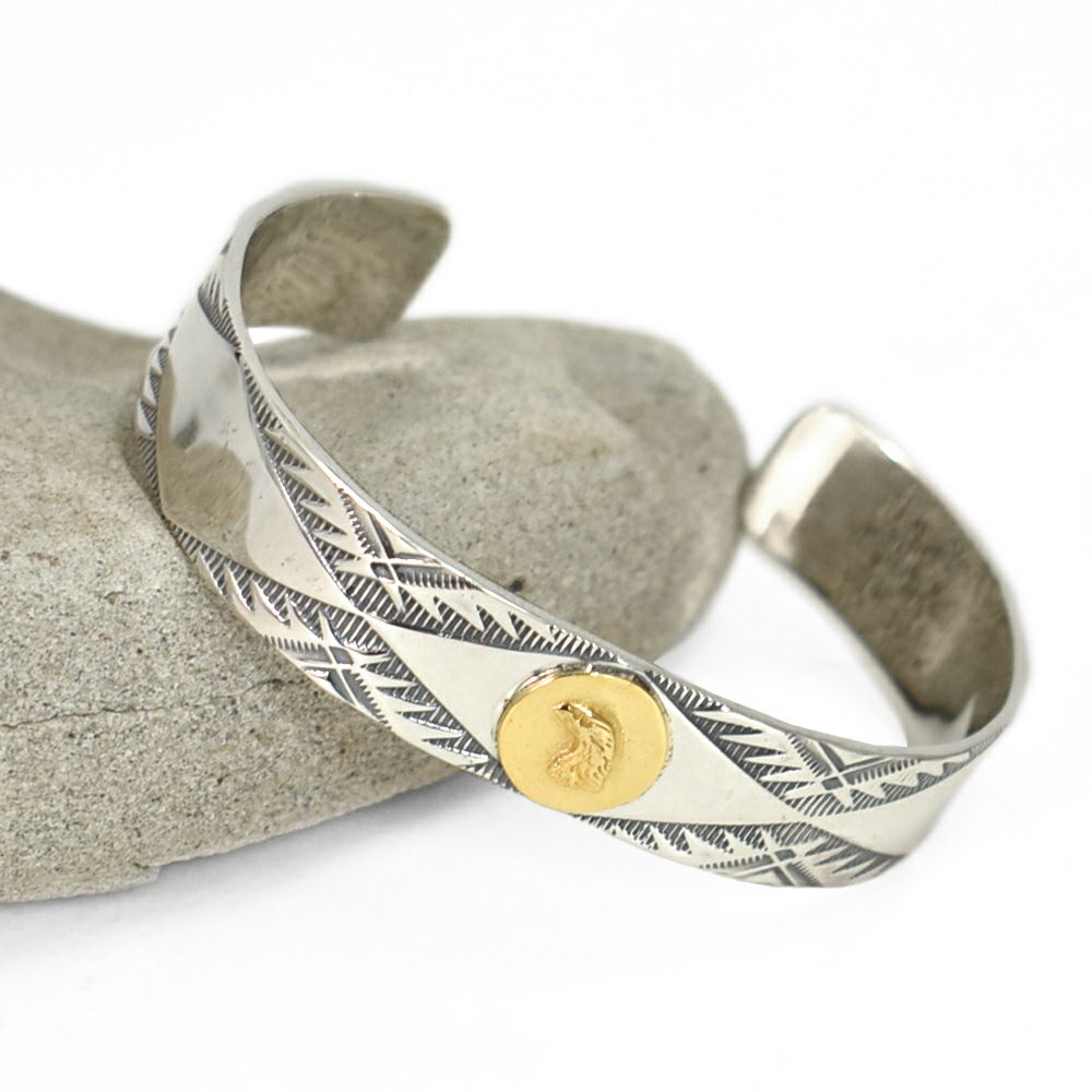 ラリースミス(LARRY SMITH) EAGLE HEAD STAMPED BRACELET (18K GOLD ACCENT, RUG PATTERN) バングル ブレスレット シルバーアクセサリー BR-0120