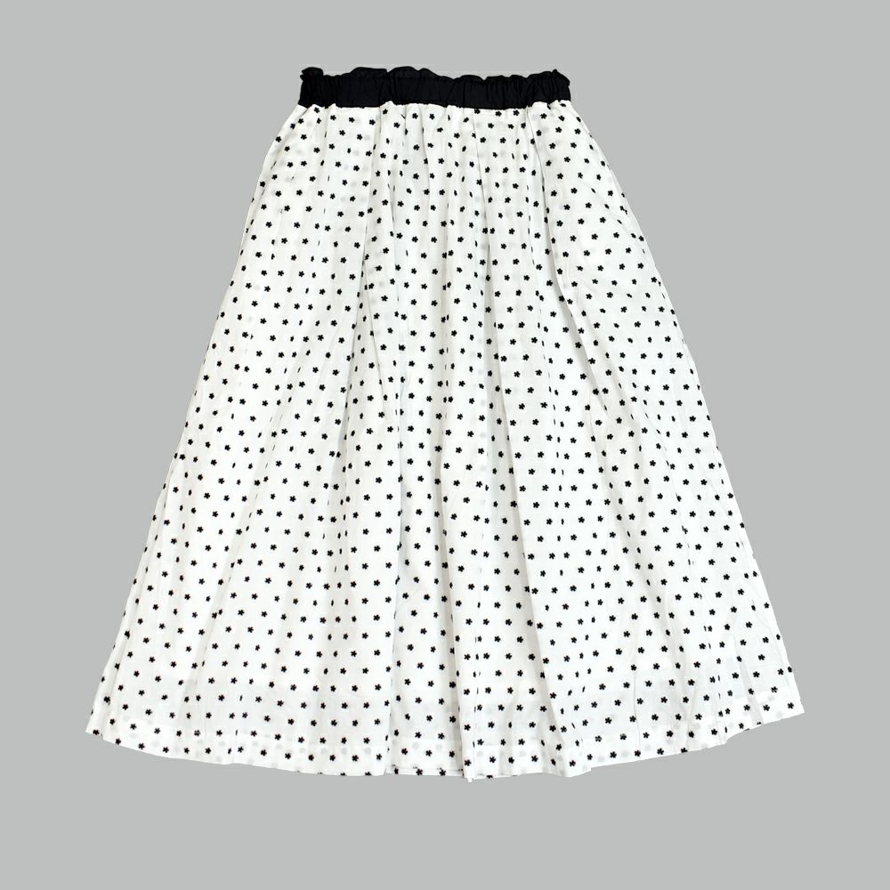 ポンデシャロン (PONT DE CHALONS) 刺繍タックギャザースカート 小花モチーフ コットンの裏地付き 22480327 11.エクリュ