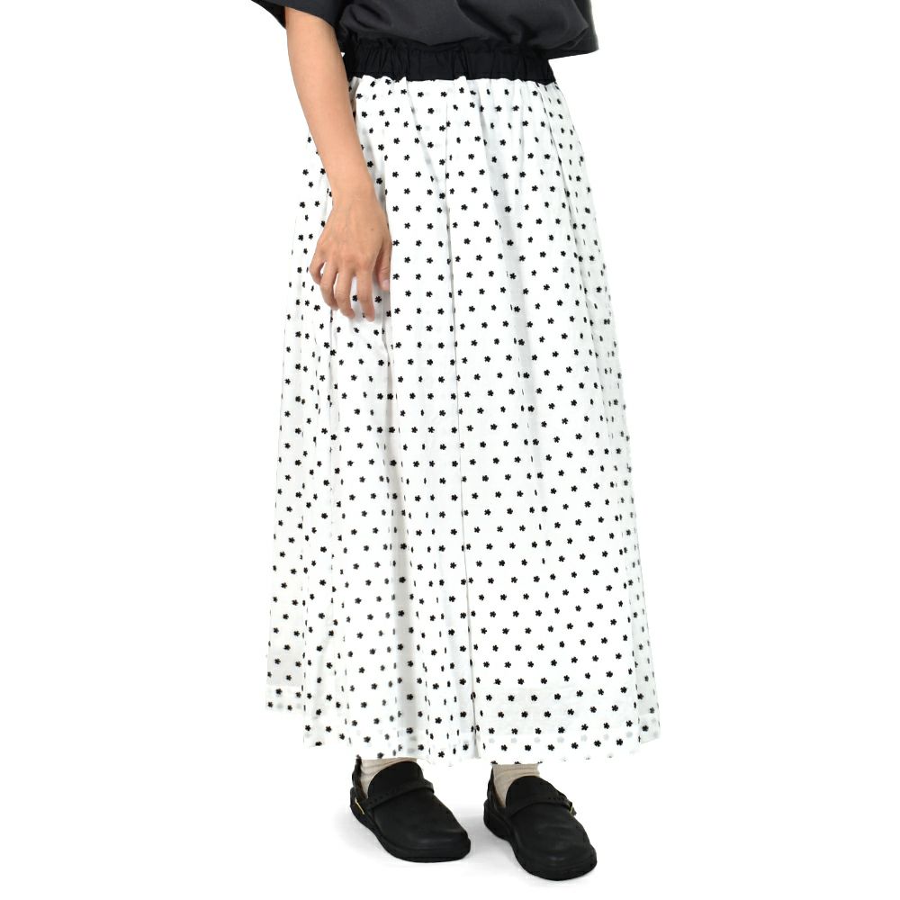 ポンデシャロン (PONT DE CHALONS) 刺繍タックギャザースカート 小花モチーフ コットンの裏地付き 22480327