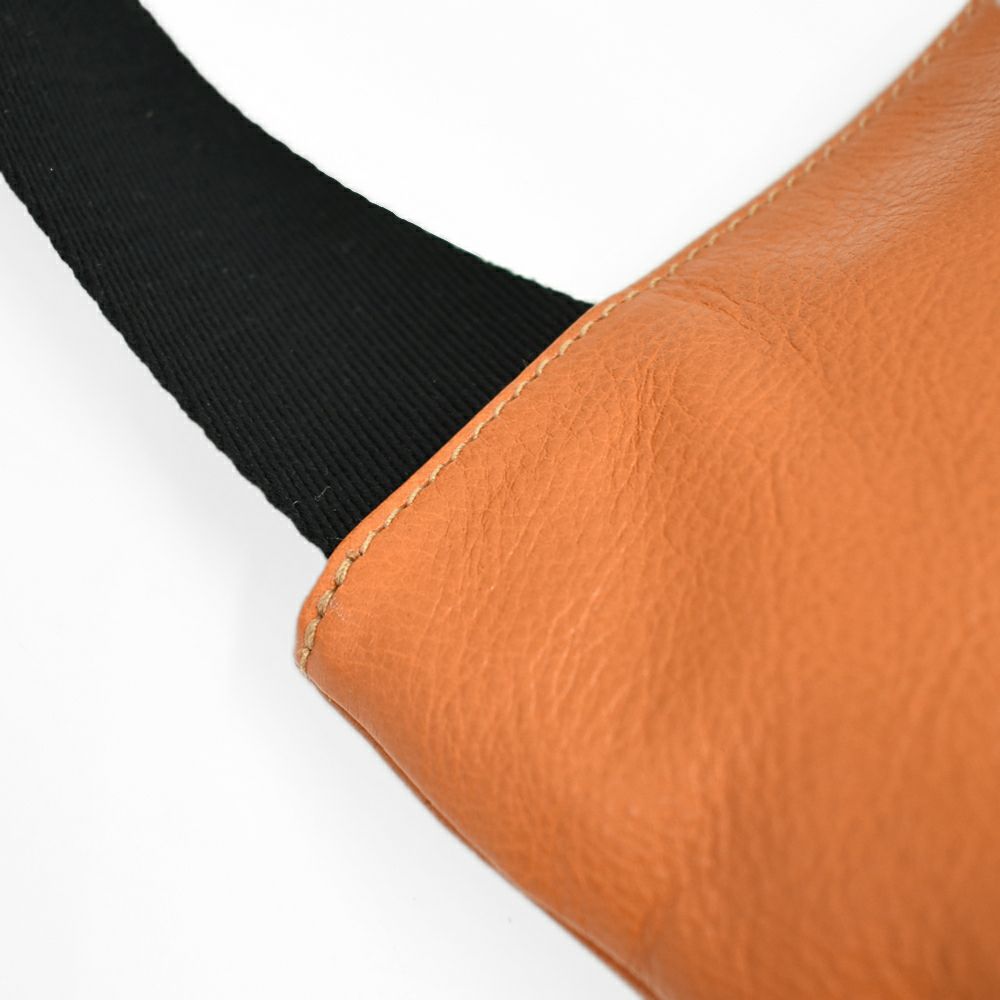 イルビゾンテ (IL BISONTE) ベルトバッグ レザーショルダーバッグ 54202-3-00911 54202300911