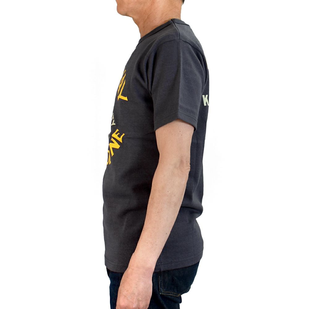 フリーホイーラーズ (FREEWHEELERS) -MIDWAY GASOLINE- Vintage Style Medium Weight Jersey STRAW CREAM / FADE NAVY 半袖プリントTシャツ 2525009