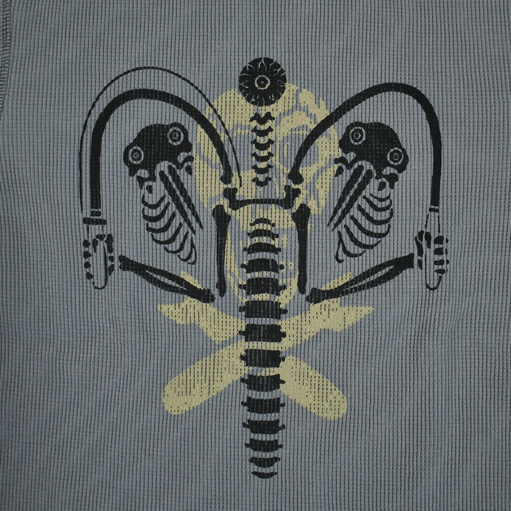 リーホイーラーズ (FREEWHEELERS) -KNUCLE BONES- on -AAF 90thBG 400thBSQ- CREW NECKED THERMAL LONG SLEEVE SHIRT 1950s STYLE UNDERWEAR 50s POWER WEAR PRINT LABEL Vintage Style Medium Weight Waffle Knit MEDIUM GRAY 長袖プリントサーマルTシャツ ロンT 2535008