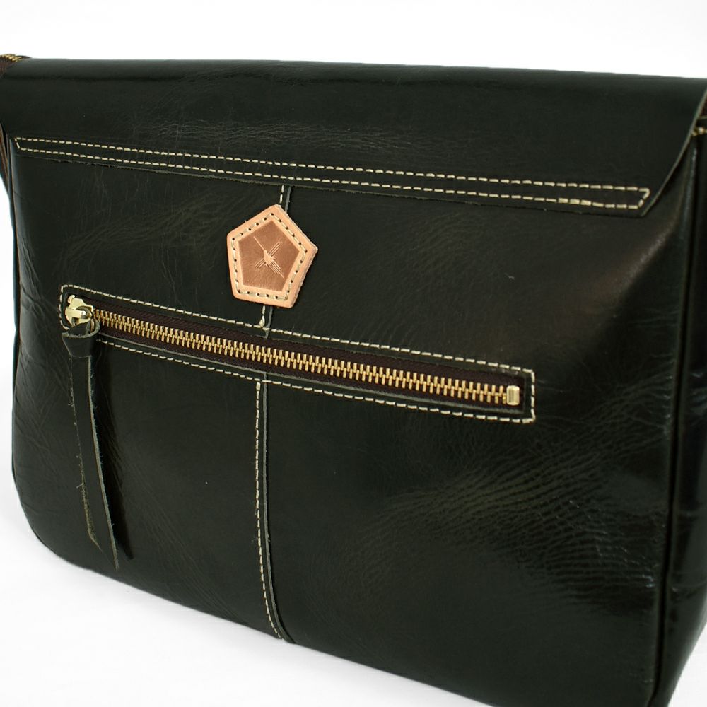 アインソフ (Ain Soph) 切りっぱなし 横型ショルダーバッグ 日本製 レザーショルダーバッグ 牛革 ASE1639-HWM